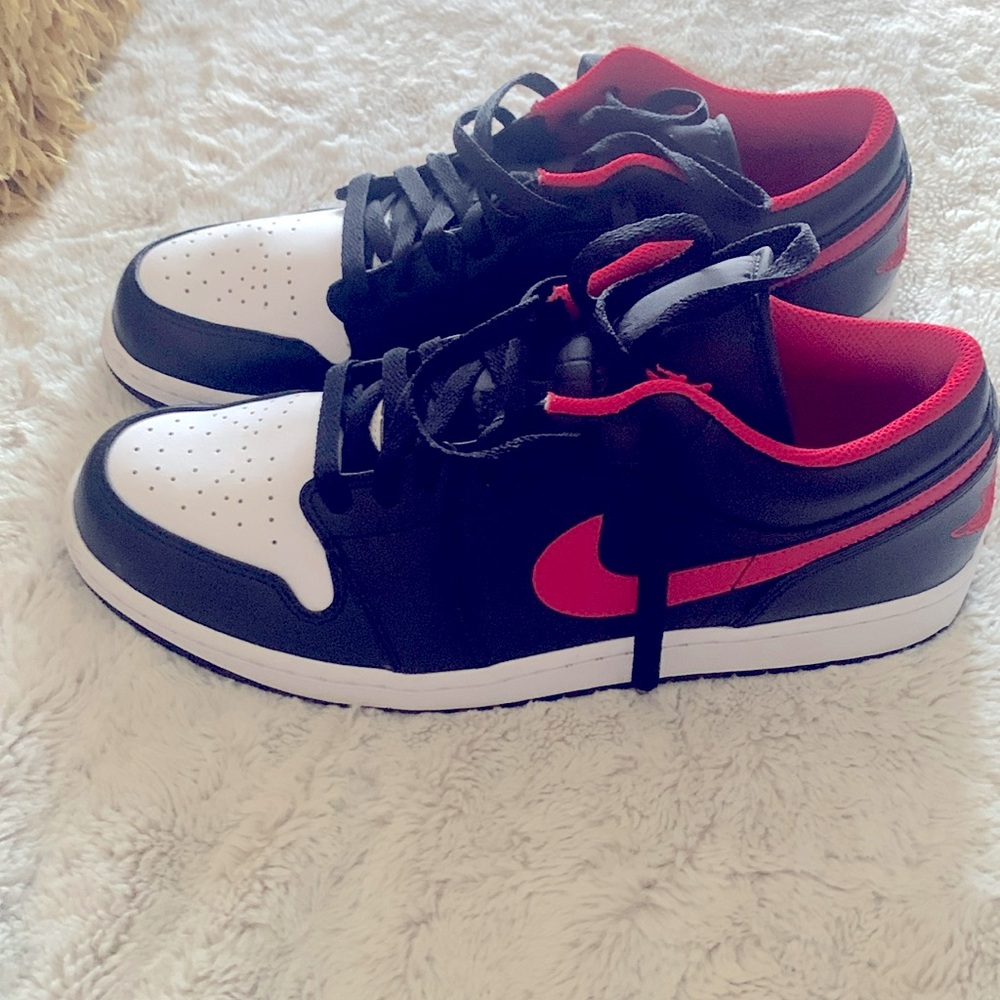 Jordan 1 Low. Like new condition!!